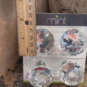 MINT RENEW SET OF 8 CRYSTAL GLASS CABINET KNOBS / DRAWER PULLS NEW